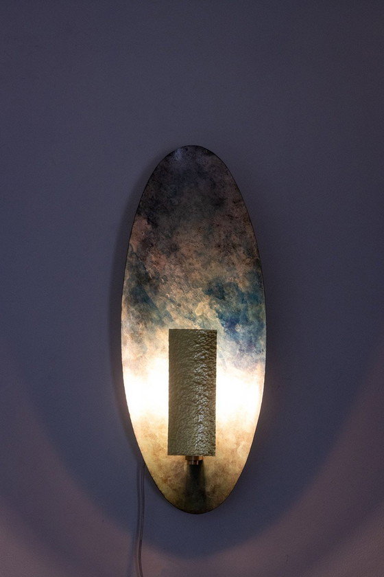 Image 1 of Coppia di applique in ottone patinato. Opera contemporanea.