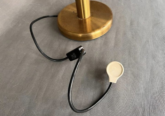 Image 1 of Una grande lampada a forma di fungo in vetro soffiato a mano di Peill e Putzler con base in ottone massiccio.