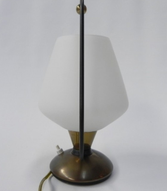 Image 1 of Lampada da scrivania vintage con paralume in vetro bianco