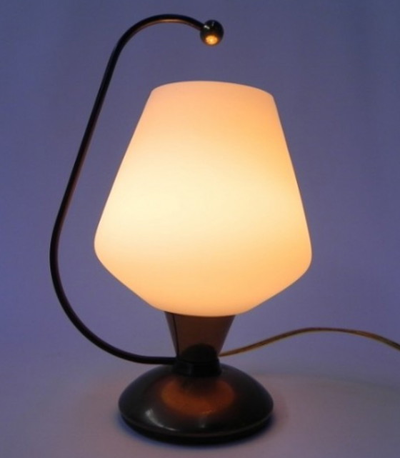 Image 1 of Lampada da scrivania vintage con paralume in vetro bianco