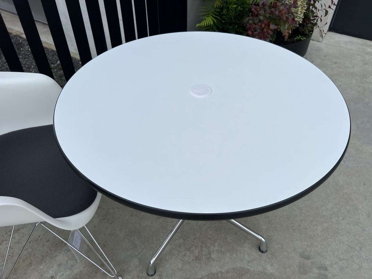 chair vitra eames contract table