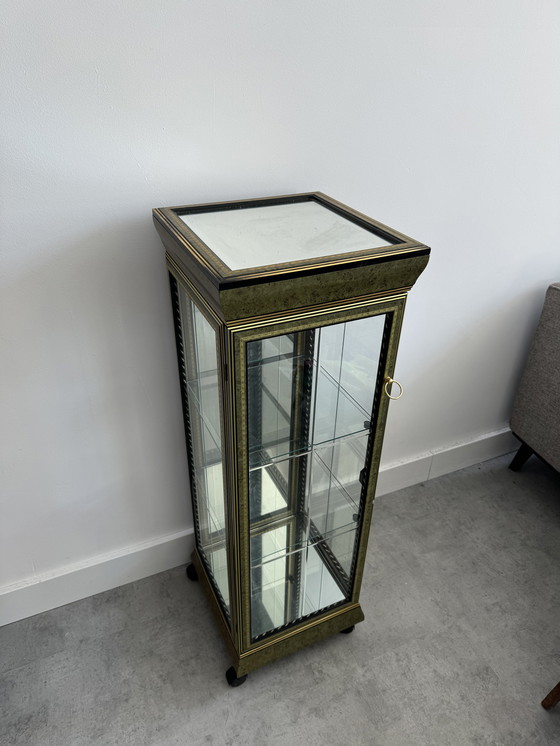 Image 1 of Vitrine