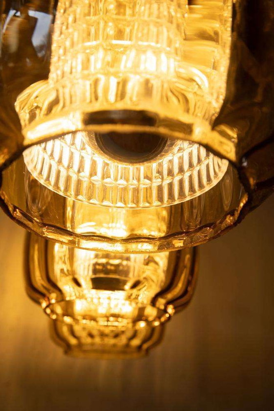 Image 1 of Lampe suspendue vintage en verre ambré Design suédois, Midmod Lampe en verre