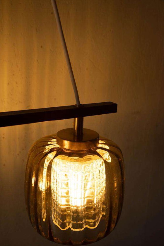 Image 1 of Lampe suspendue vintage en verre ambré Design suédois, Midmod Lampe en verre