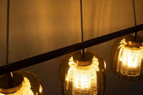Image 1 of Lampe suspendue vintage en verre ambré Design suédois, Midmod Lampe en verre