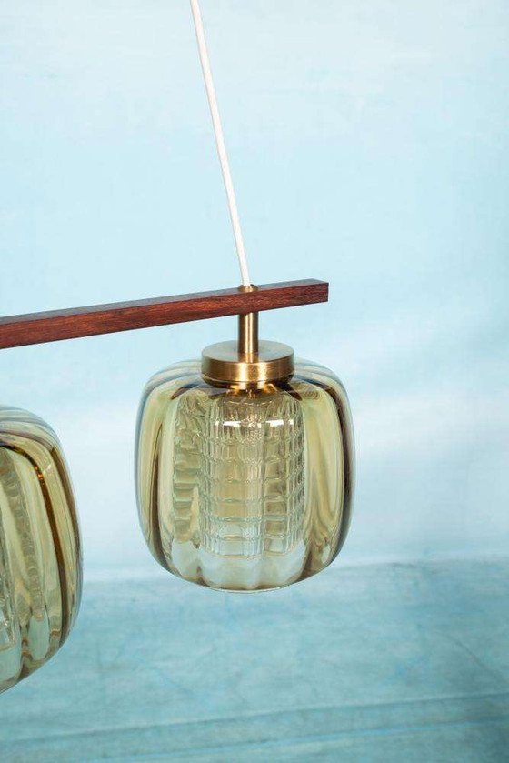 Image 1 of Lampe suspendue vintage en verre ambré Design suédois, Midmod Lampe en verre