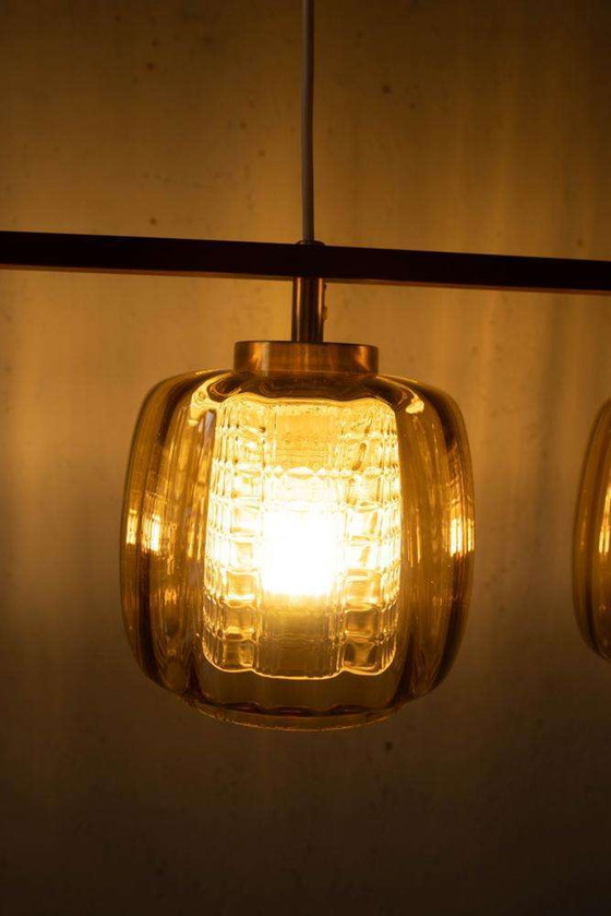 Image 1 of Lampe suspendue vintage en verre ambré Design suédois, Midmod Lampe en verre