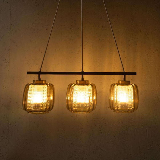 Image 1 of Lampe suspendue vintage en verre ambré Design suédois, Midmod Lampe en verre