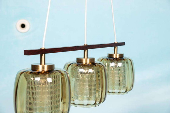 Image 1 of Lampe suspendue vintage en verre ambré Design suédois, Midmod Lampe en verre