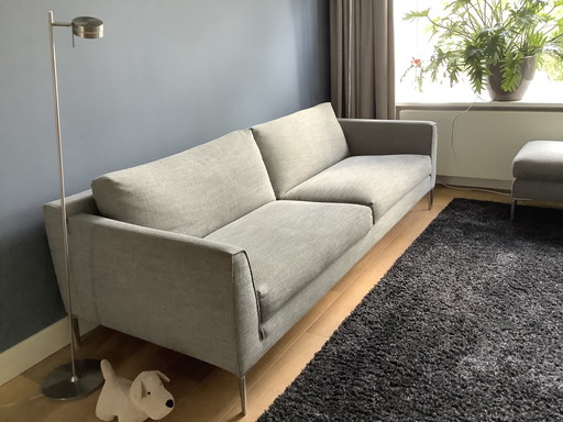 Design sur le canapé Stock avec pouf