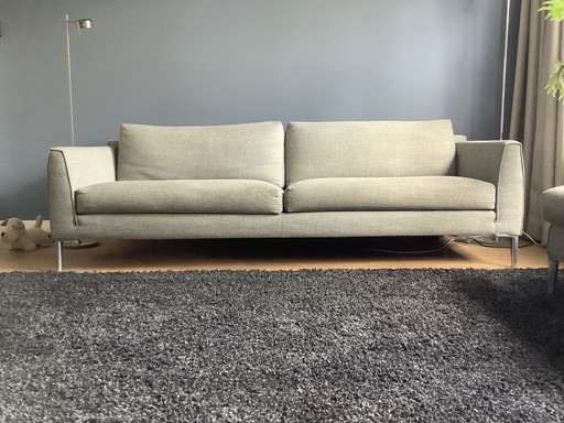 Design sur le canapé Stock avec pouf