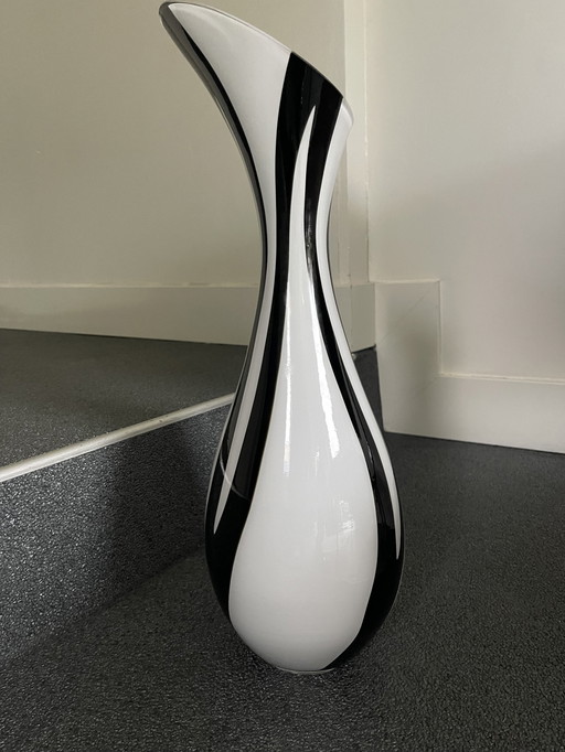 Vase Black White