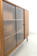 Buffet vintage avec vitrine