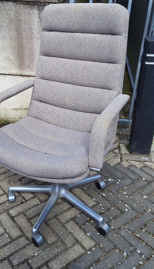 Artifort office chair