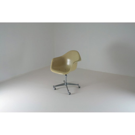 Image 1 of Vintage fiberglass armchair by Charles and Ray Eames for Herman Miller, 1960