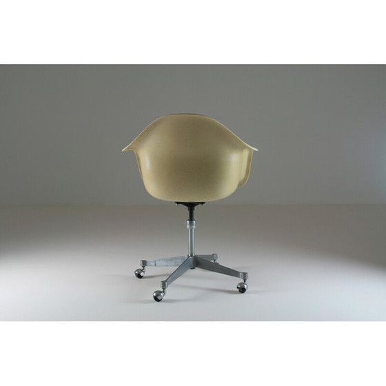 Image 1 of Vintage fiberglass armchair by Charles and Ray Eames for Herman Miller, 1960