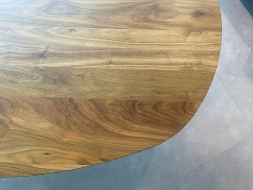 Leolux Columna Table Showroom