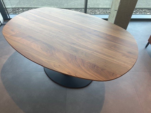 Leolux Columna Table Showroom