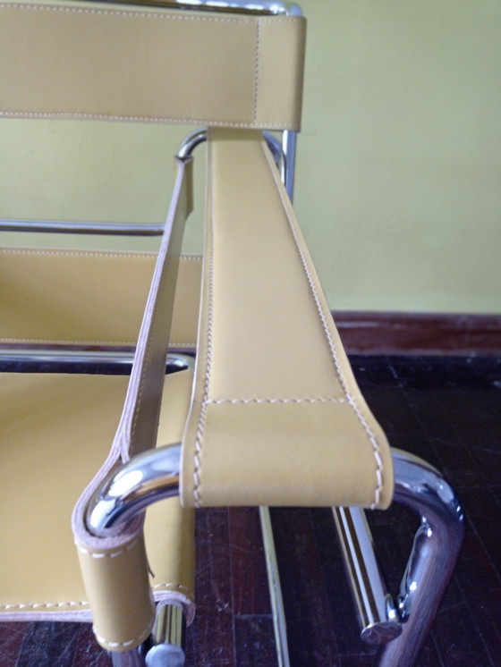 Image 1 of Knoll Wassily B3 2 New-Unused Amber Leather Armchairs By Marcel Breuer