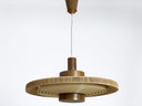Lampe suspendue design en raphia et noyer Temde Swiss