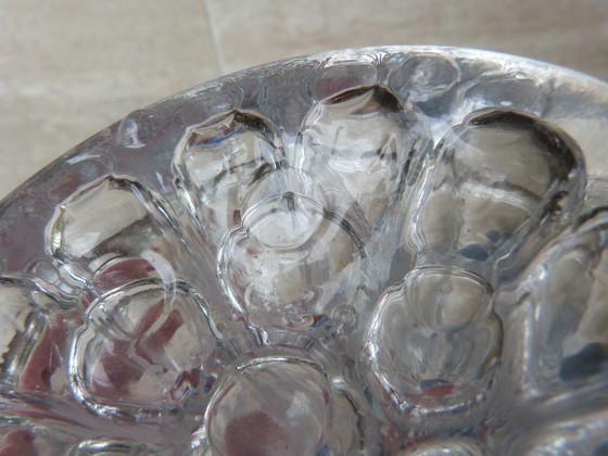 Image 1 of Vase pique-fleurs en verre moulé 19 trous anglais