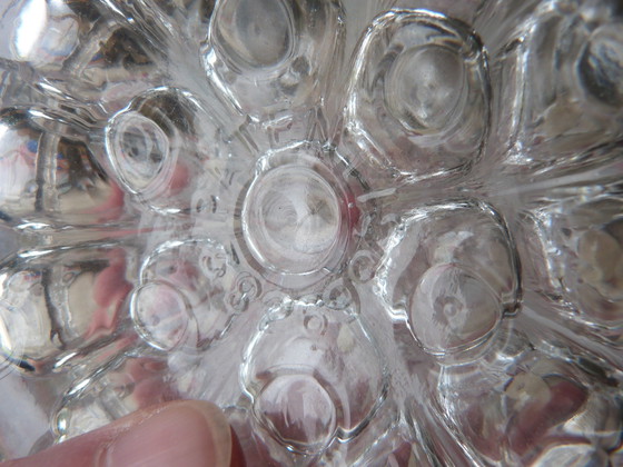 Image 1 of Vase pique-fleurs en verre moulé 19 trous anglais