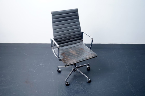 Image 1 of Mid-Century model EA 119 swivel chair by Charles & Ray Eames for Vitra