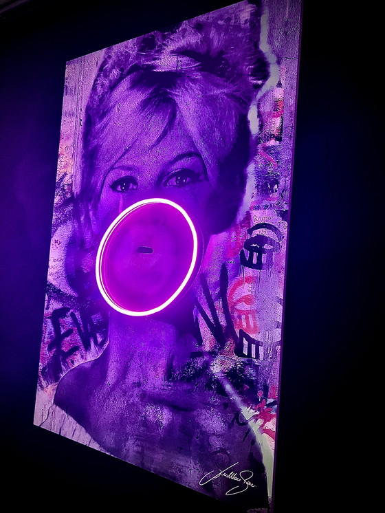 Image 1 of LedMansion Brigitte Bardot Bubblegum V.2. PopArt Wall Art Led Lamp