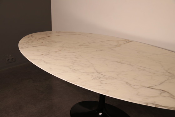 Image 1 of Table de salle à manger ovale Knoll par Eero Saarinen