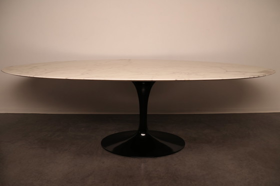 Image 1 of Knoll oval dining table by Eero Saarinen