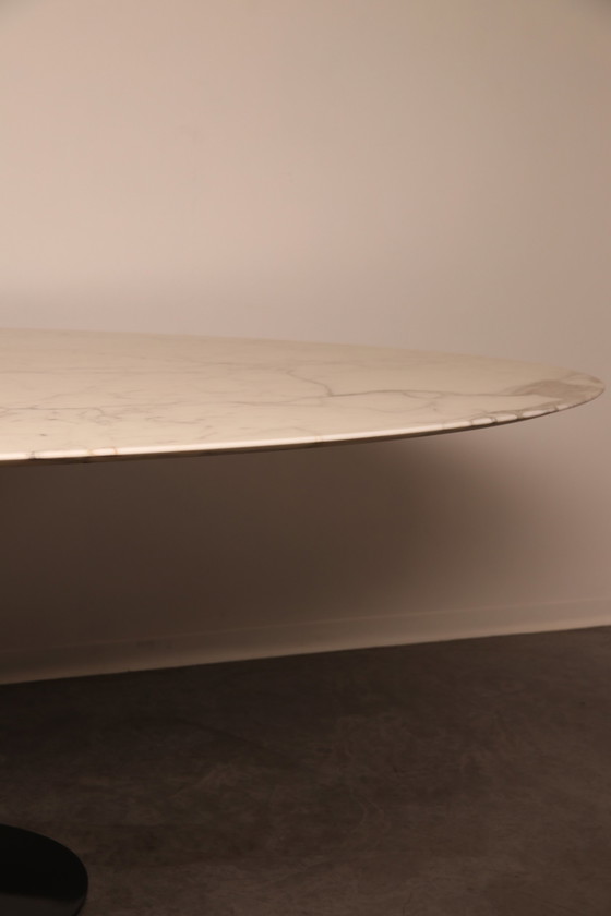 Image 1 of Table de salle à manger ovale Knoll par Eero Saarinen