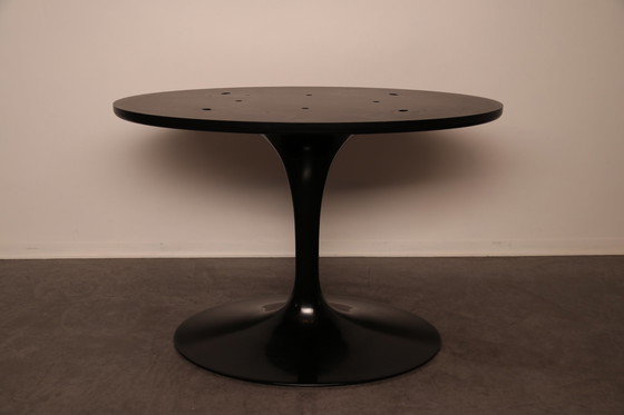 Image 1 of Table de salle à manger ovale Knoll par Eero Saarinen