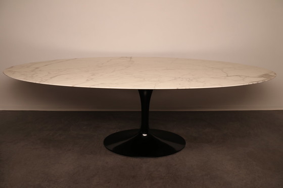 Image 1 of Table de salle à manger ovale Knoll par Eero Saarinen