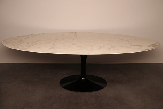 Image 1 of Knoll oval dining table by Eero Saarinen