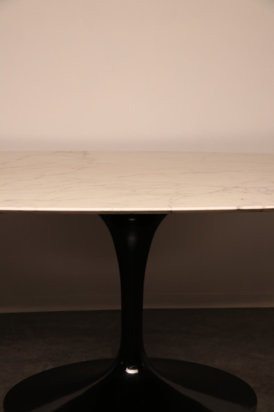 Image 1 of Table de salle à manger ovale Knoll par Eero Saarinen