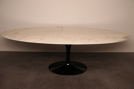 Image 1 of Table de salle à manger ovale Knoll par Eero Saarinen