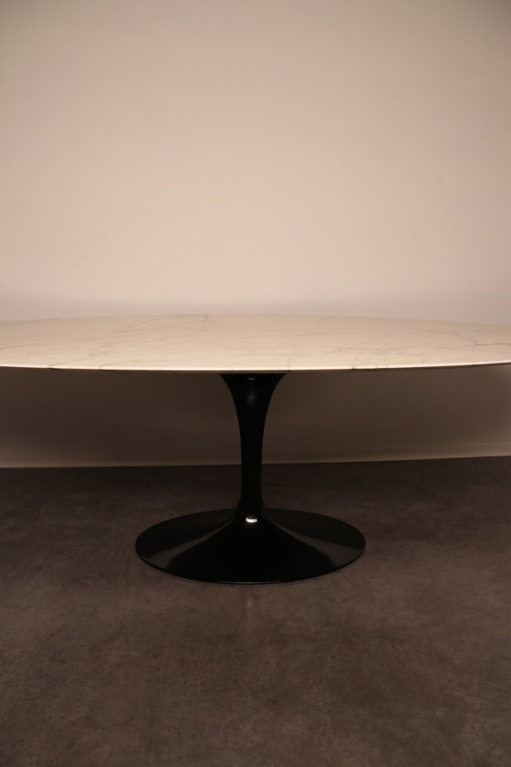 Image 1 of Table de salle à manger ovale Knoll par Eero Saarinen