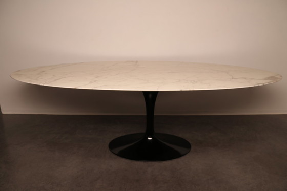 Image 1 of Table de salle à manger ovale Knoll par Eero Saarinen