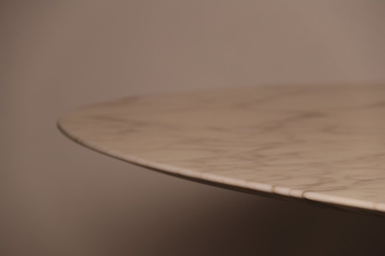 Image 1 of Knoll oval dining table by Eero Saarinen