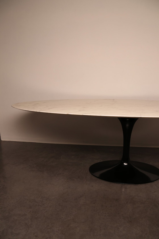 Image 1 of Table de salle à manger ovale Knoll par Eero Saarinen