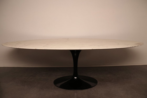 Image 1 of Table de salle à manger ovale Knoll par Eero Saarinen