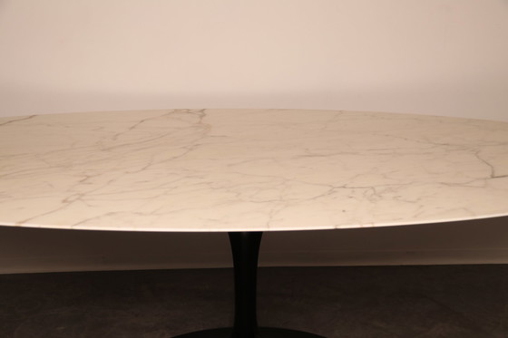 Image 1 of Table de salle à manger ovale Knoll par Eero Saarinen