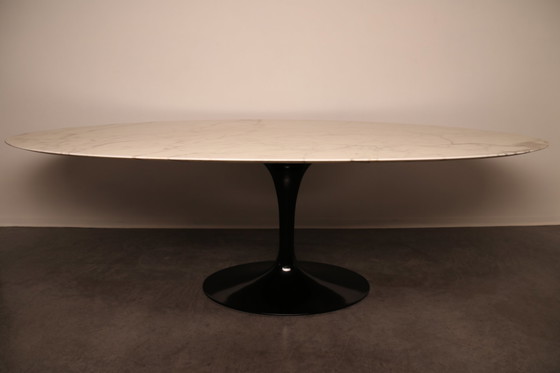 Image 1 of Table de salle à manger ovale Knoll par Eero Saarinen