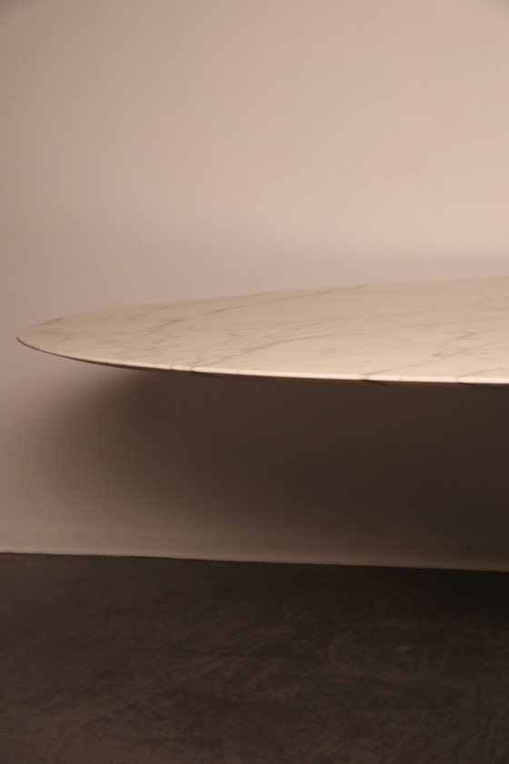 Image 1 of Table de salle à manger ovale Knoll par Eero Saarinen