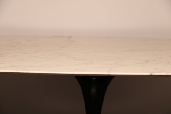 Image 1 of Knoll oval dining table by Eero Saarinen