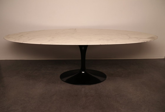 Image 1 of Table de salle à manger ovale Knoll par Eero Saarinen