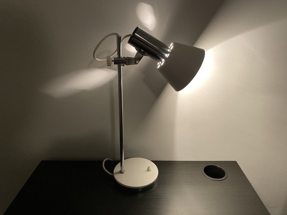 Image 1 of Lampe de bureau vintage en métal blanc/chrome