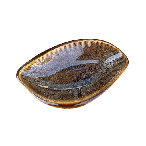 Vintage porcelain enameled leaf-shaped ashtray by A. Sadulski for Mirostowickie Zakłady Ceramiczne, 1970