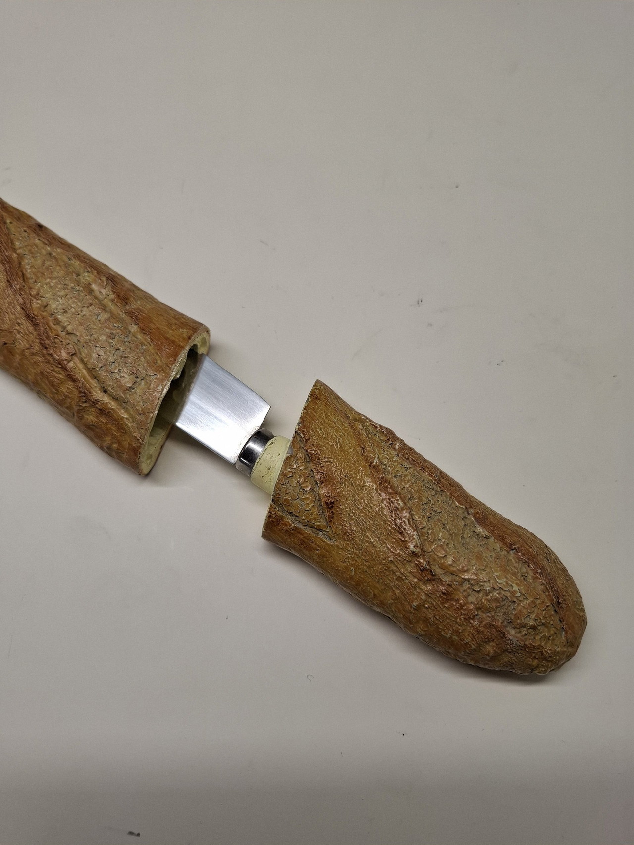 Tours de main, Pains spéciaux Couteau Pain En Forme De Baguette | €49 | Whoppah