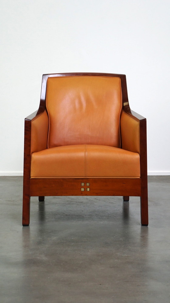 Image 1 of Fauteuil Artdeco en cuir de vachette au design unique.